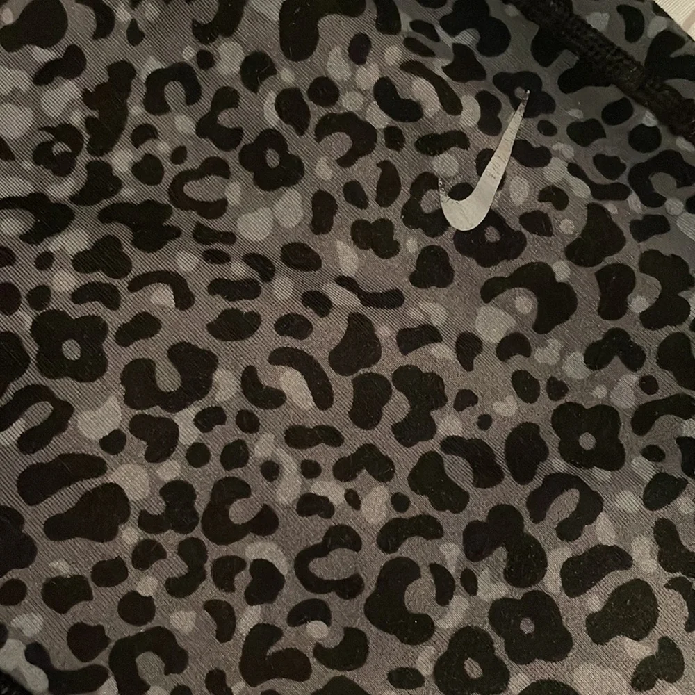 Nike dri fit gray and black leopard print capri leggings with back pocket